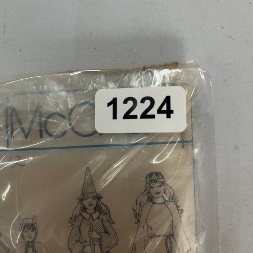 McCall's 7231 Kids Halloween Costume Pattern 10 12 Angel Witch Devil Vintage - Picture 5 of 5